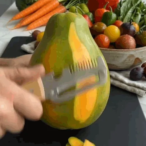 Descasca mamão inteiro com um único movimento